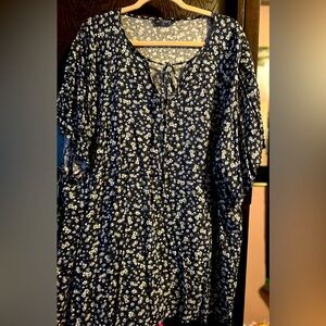Bloomchic ditsy floral top size 26 worn once